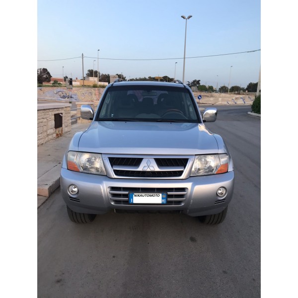 Mitsubishi Pajero, fotografia dal catalogo Nik Auto Moto