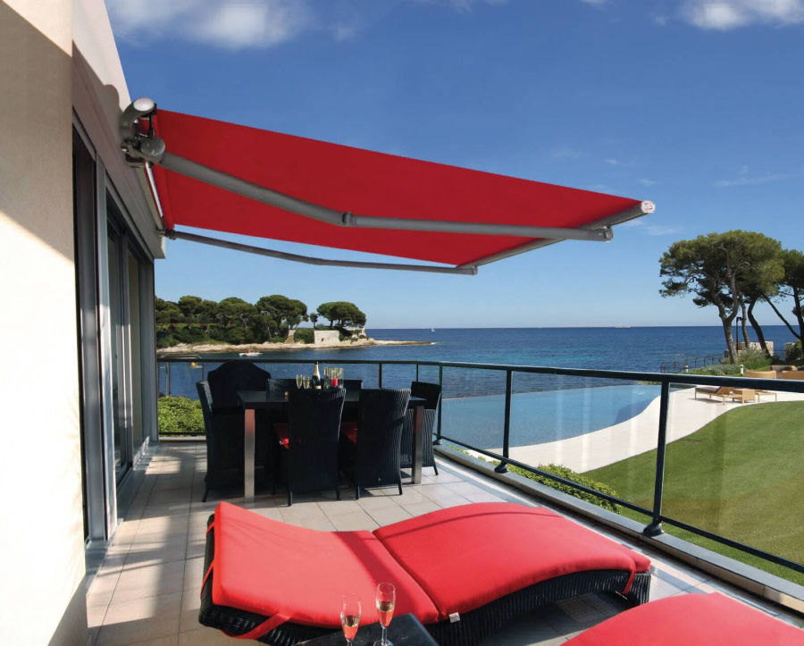 Tenda da sole su una terrazza