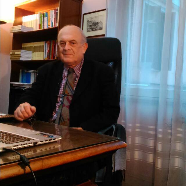 Avvocato Marco Pepe nel suo studio